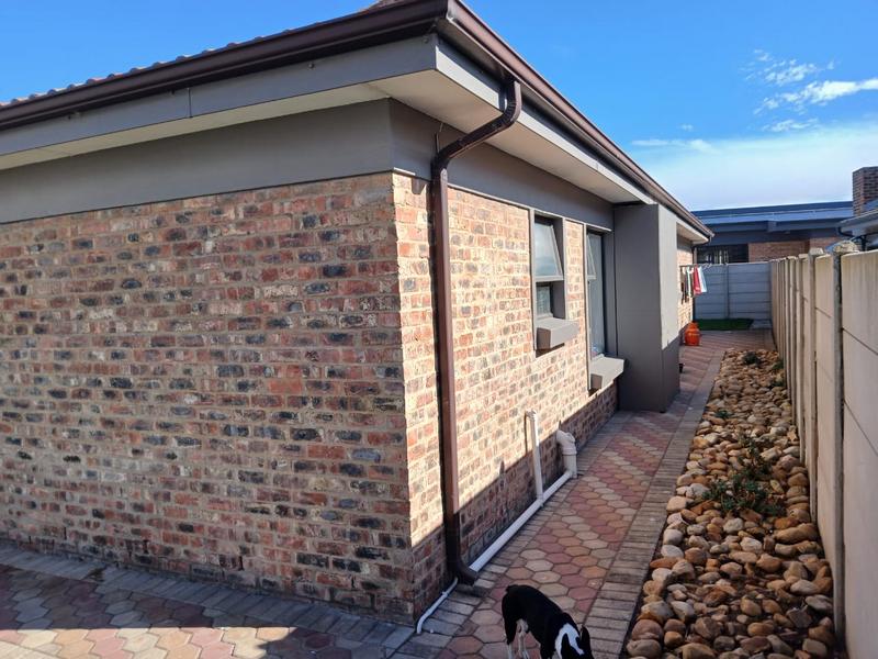4 Bedroom Property for Sale in Reebok Western Cape
